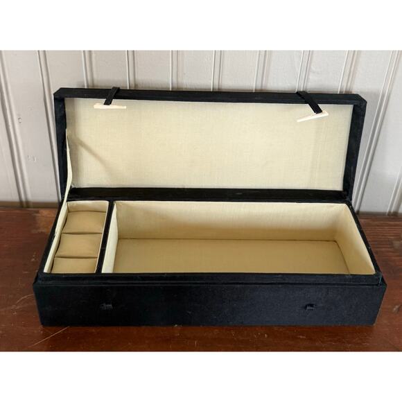 Chinese Embroidered Jewelry Box Butterfly Floral Motif Vintage Keepsake Holder - Picture 3 of 4